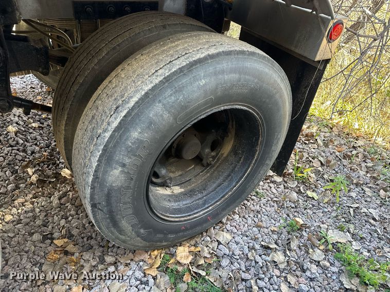 image for item DQ7395 1982 Penske  pneumatic dry bulk trailer