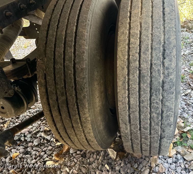 image for item DQ7395 1982 Penske  pneumatic dry bulk trailer