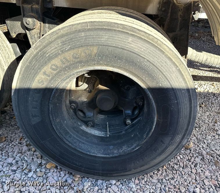 image for item DQ7395 1982 Penske  pneumatic dry bulk trailer