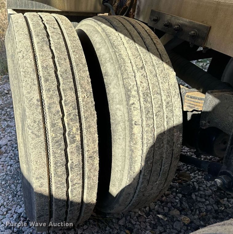 image for item DQ7395 1982 Penske  pneumatic dry bulk trailer