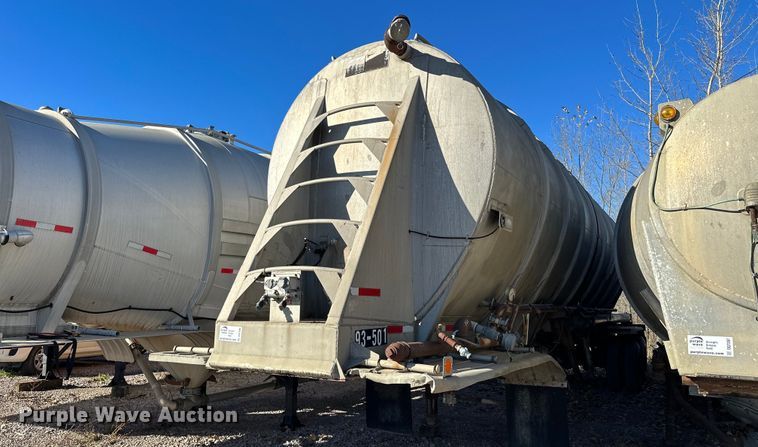 image for item DQ7396 1973 Arco  pneumatic dry bulk trailer