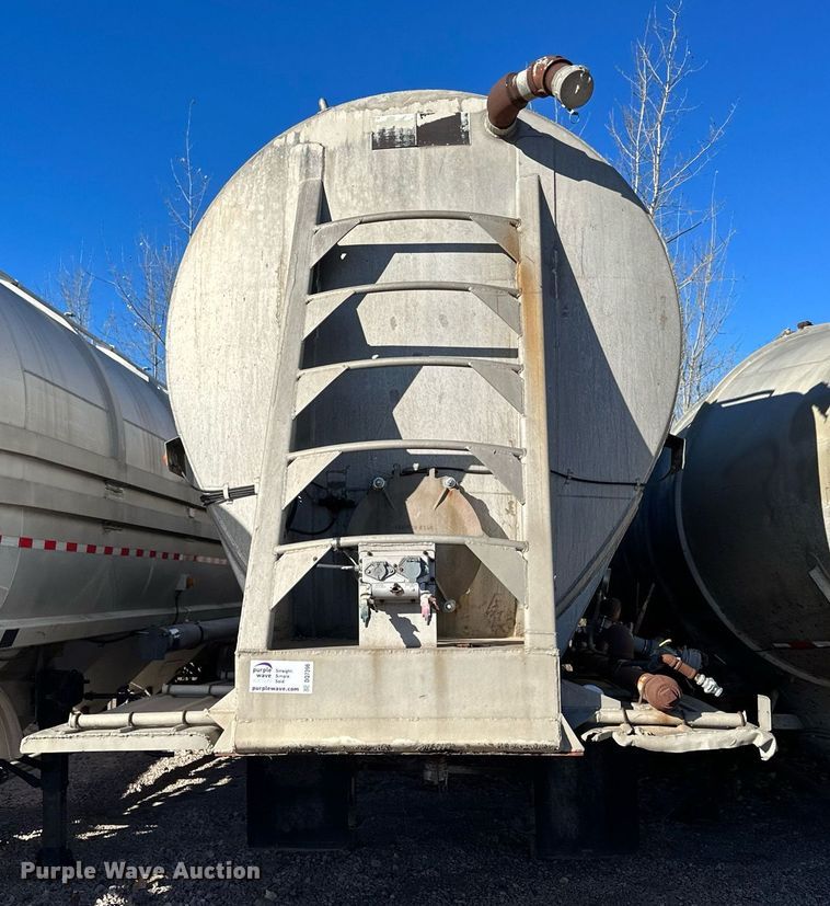 image for item DQ7396 1973 Arco  pneumatic dry bulk trailer