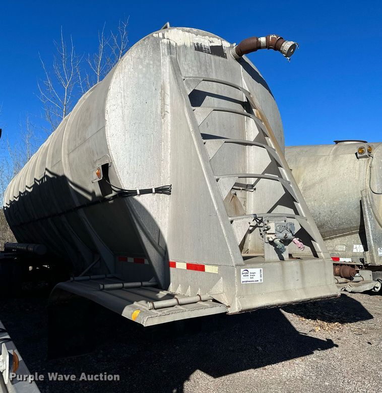 image for item DQ7396 1973 Arco  pneumatic dry bulk trailer