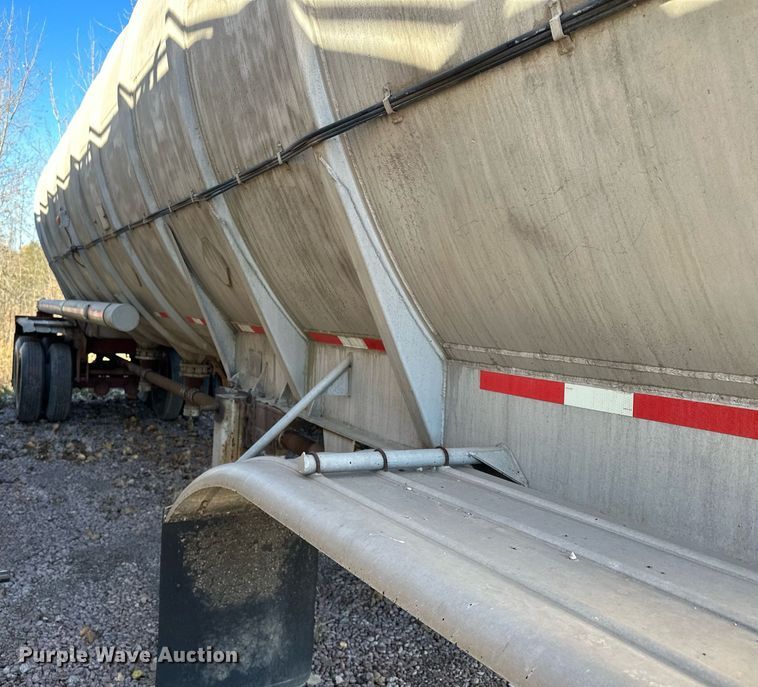 image for item DQ7396 1973 Arco  pneumatic dry bulk trailer