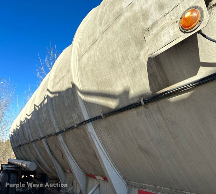 image for item DQ7396 1973 Arco  pneumatic dry bulk trailer