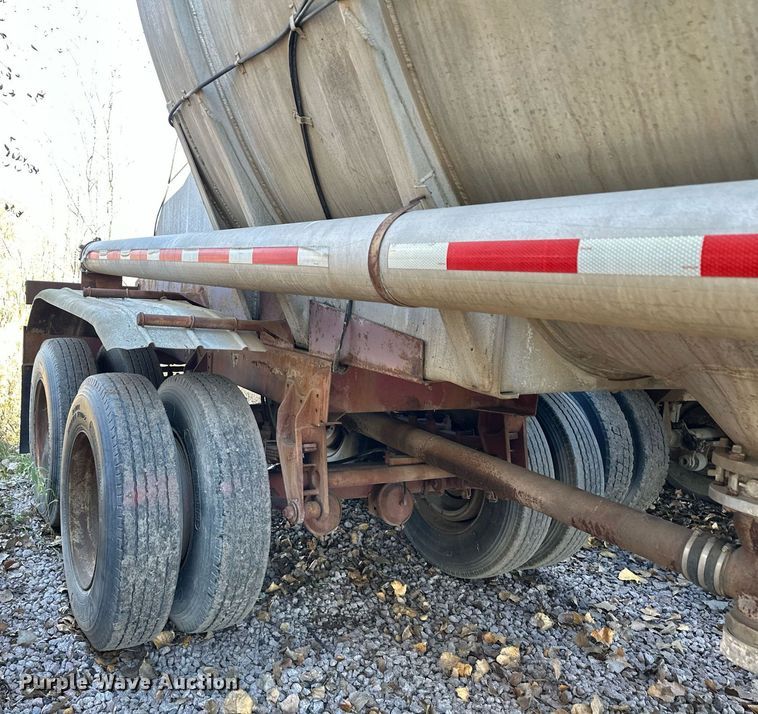 image for item DQ7396 1973 Arco  pneumatic dry bulk trailer