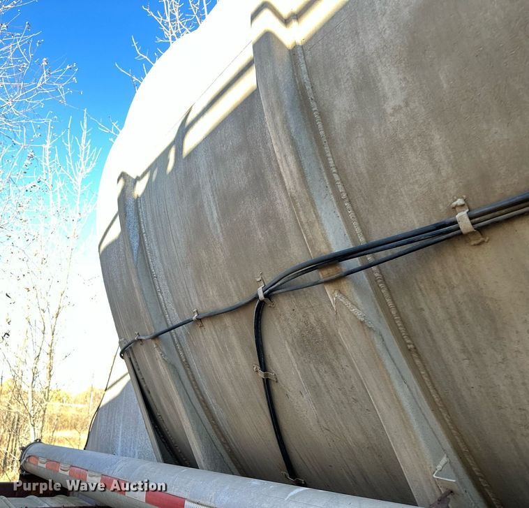 image for item DQ7396 1973 Arco  pneumatic dry bulk trailer