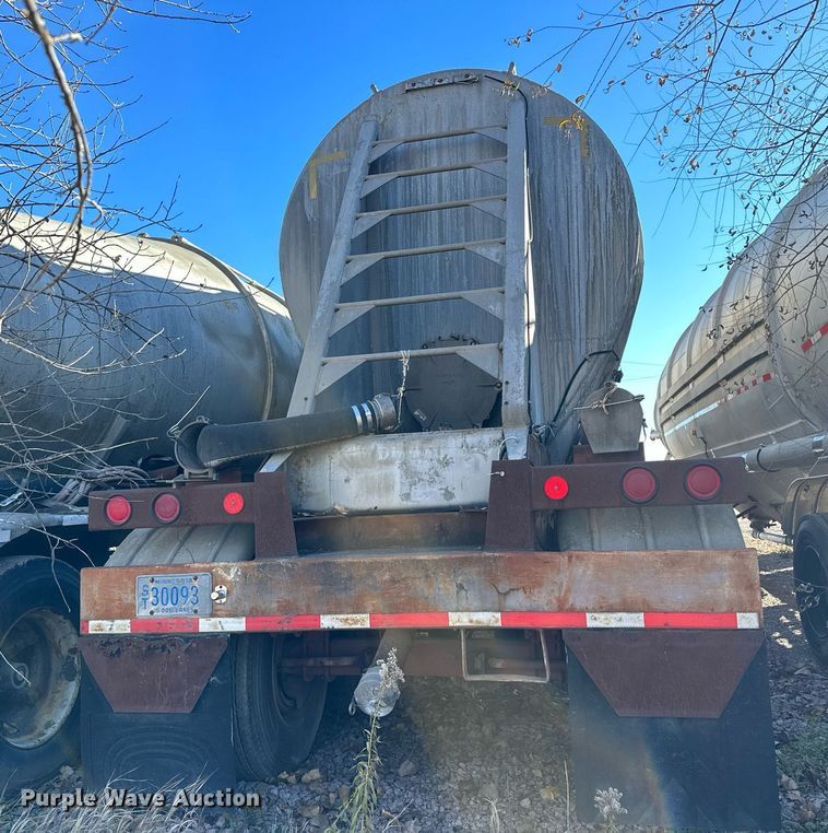 image for item DQ7396 1973 Arco  pneumatic dry bulk trailer