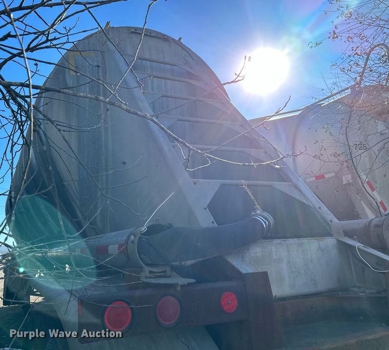 image for item DQ7396 1973 Arco  pneumatic dry bulk trailer