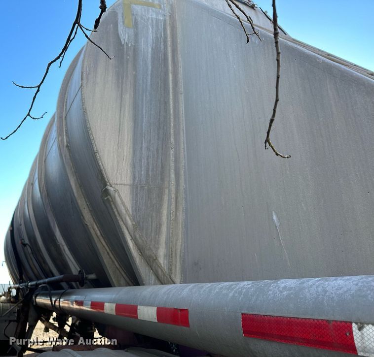 image for item DQ7396 1973 Arco  pneumatic dry bulk trailer