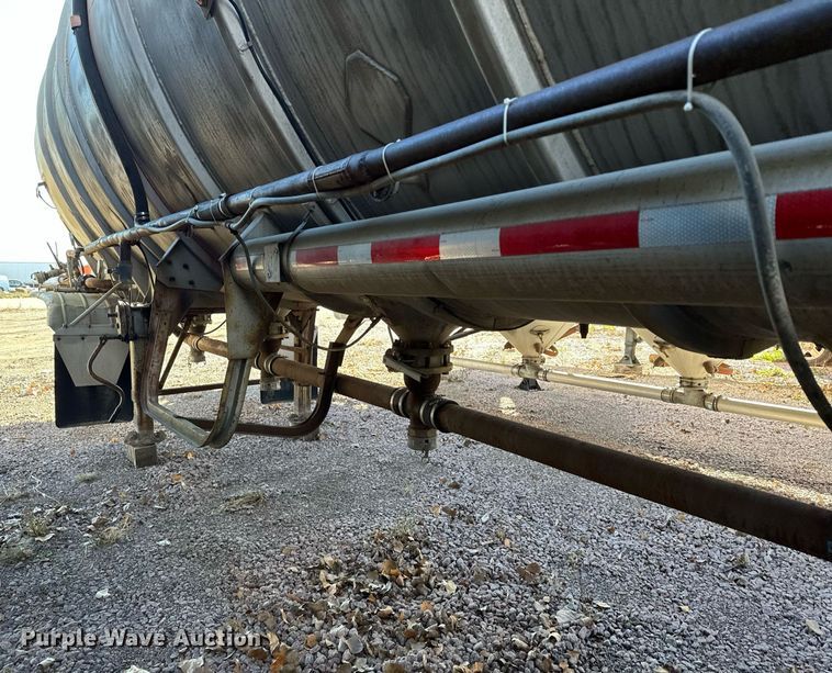 image for item DQ7396 1973 Arco  pneumatic dry bulk trailer