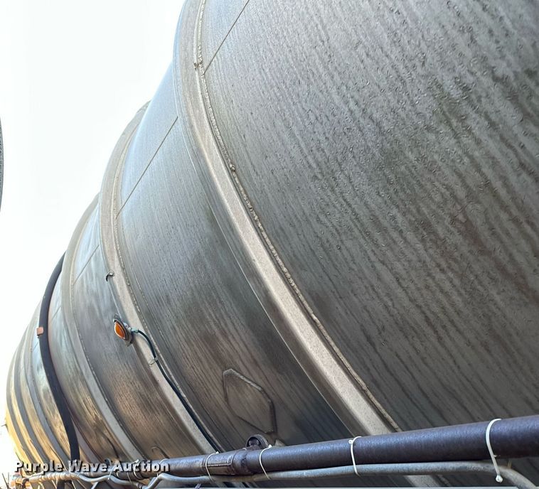 image for item DQ7396 1973 Arco  pneumatic dry bulk trailer