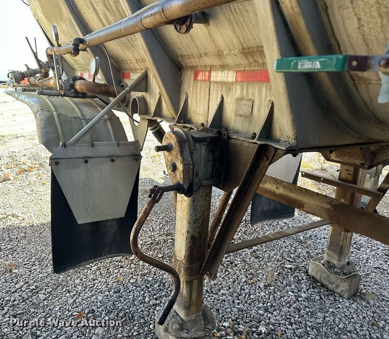 image for item DQ7396 1973 Arco  pneumatic dry bulk trailer