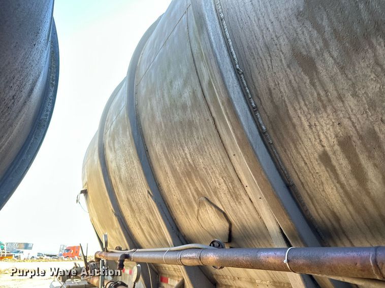 image for item DQ7396 1973 Arco  pneumatic dry bulk trailer