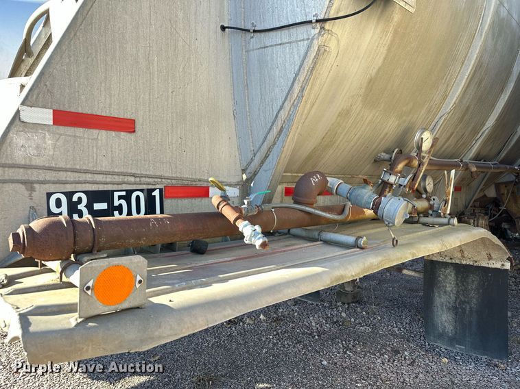 image for item DQ7396 1973 Arco  pneumatic dry bulk trailer