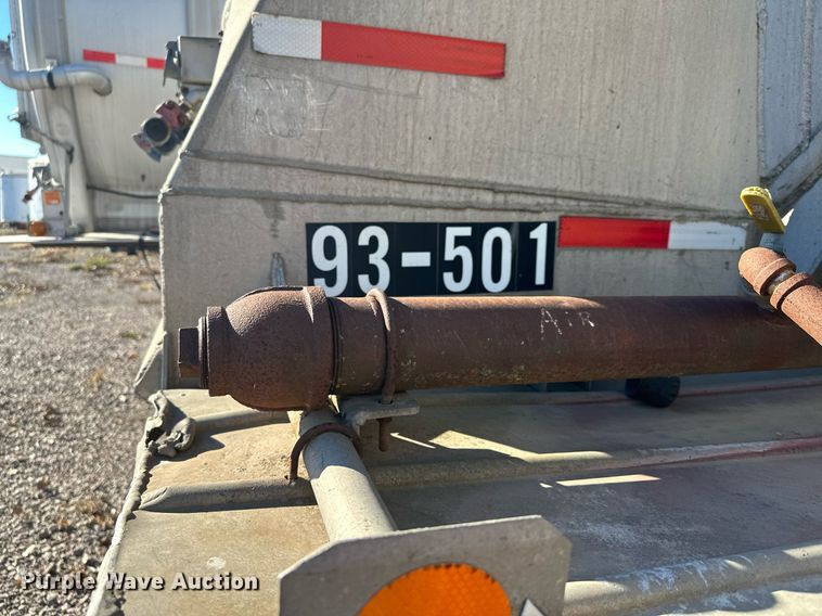 image for item DQ7396 1973 Arco  pneumatic dry bulk trailer