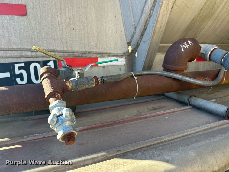 image for item DQ7396 1973 Arco  pneumatic dry bulk trailer