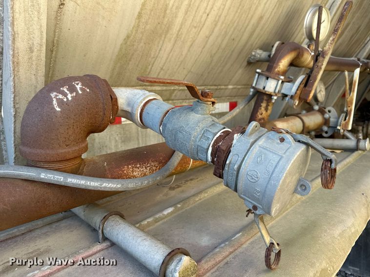 image for item DQ7396 1973 Arco  pneumatic dry bulk trailer