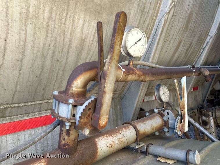 image for item DQ7396 1973 Arco  pneumatic dry bulk trailer