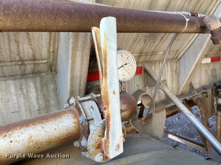 image for item DQ7396 1973 Arco  pneumatic dry bulk trailer