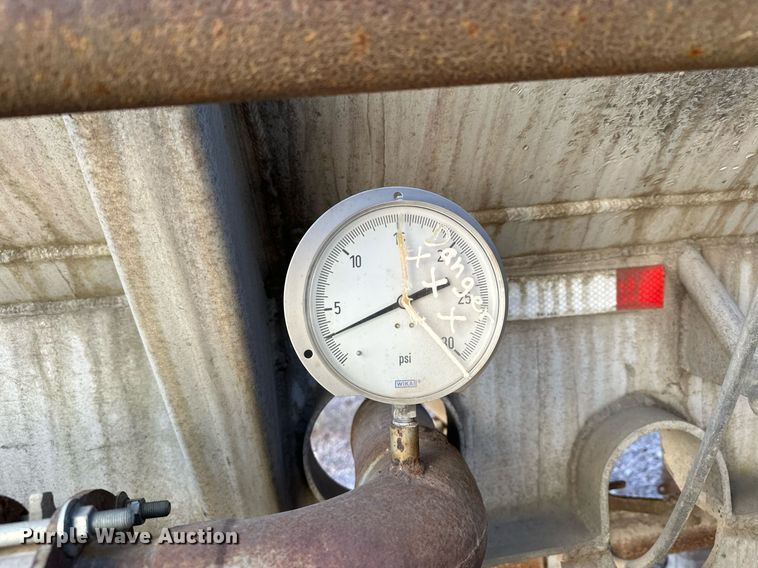 image for item DQ7396 1973 Arco  pneumatic dry bulk trailer