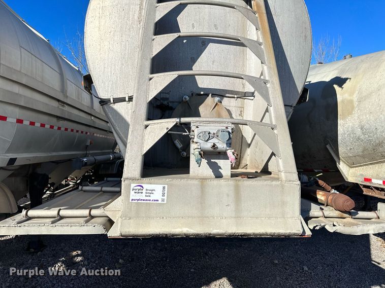 image for item DQ7396 1973 Arco  pneumatic dry bulk trailer