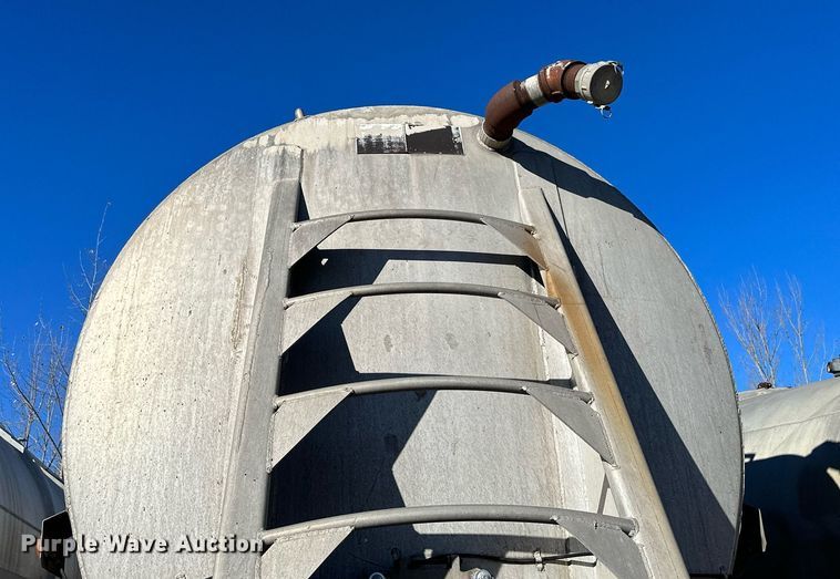 image for item DQ7396 1973 Arco  pneumatic dry bulk trailer