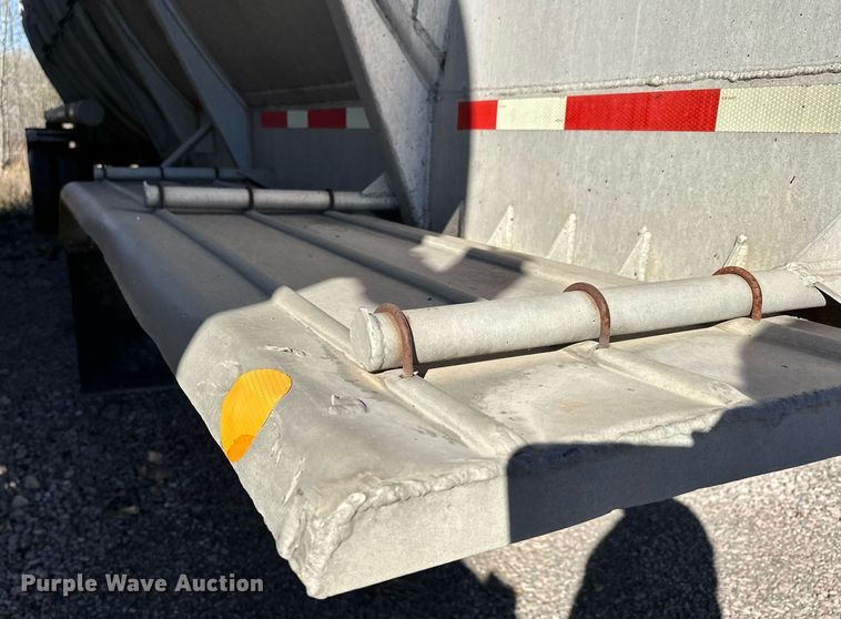 image for item DQ7396 1973 Arco  pneumatic dry bulk trailer