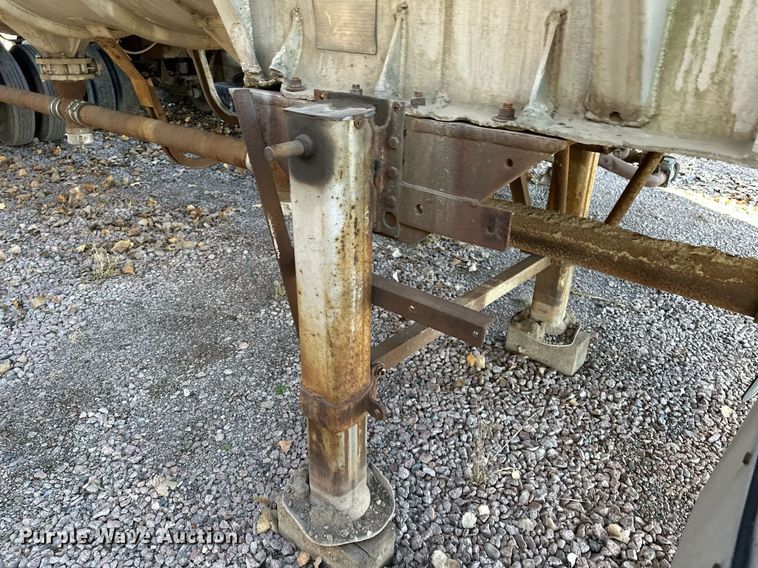 image for item DQ7396 1973 Arco  pneumatic dry bulk trailer