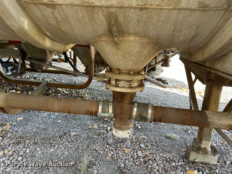 image for item DQ7396 1973 Arco  pneumatic dry bulk trailer