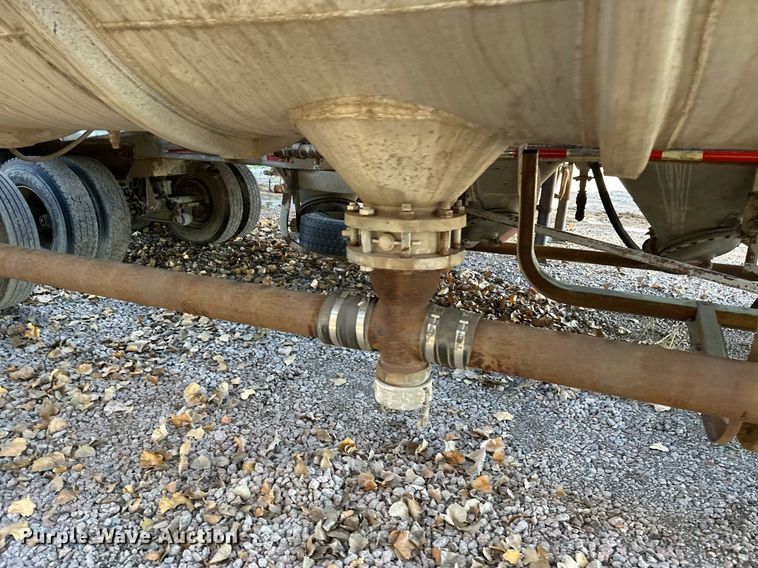 image for item DQ7396 1973 Arco  pneumatic dry bulk trailer