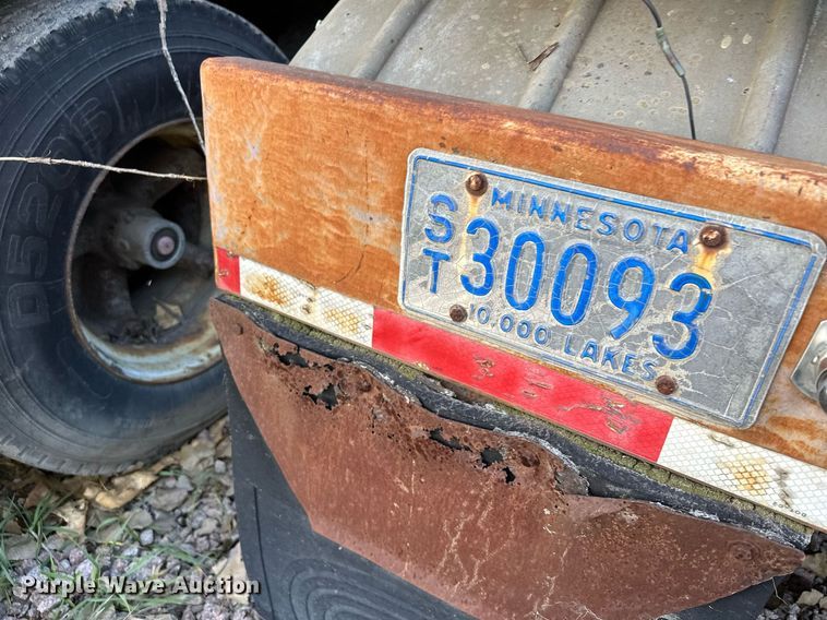 image for item DQ7396 1973 Arco  pneumatic dry bulk trailer