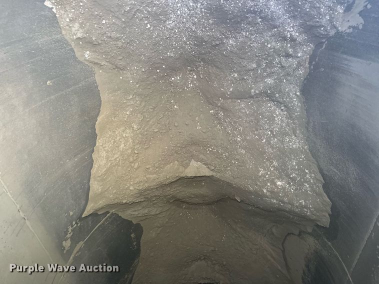 image for item DQ7396 1973 Arco  pneumatic dry bulk trailer