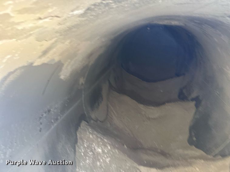 image for item DQ7396 1973 Arco  pneumatic dry bulk trailer