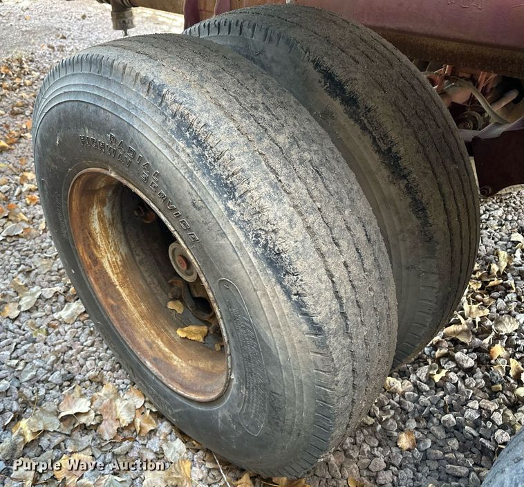 image for item DQ7396 1973 Arco  pneumatic dry bulk trailer