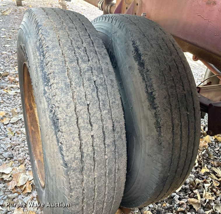 image for item DQ7396 1973 Arco  pneumatic dry bulk trailer