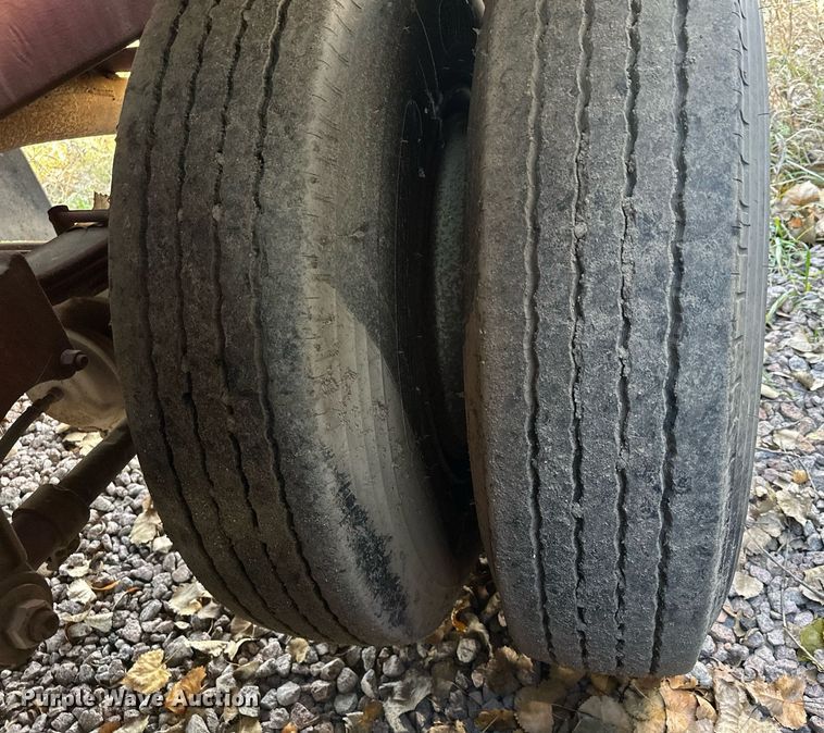 image for item DQ7396 1973 Arco  pneumatic dry bulk trailer