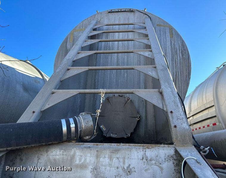 image for item DQ7396 1973 Arco  pneumatic dry bulk trailer