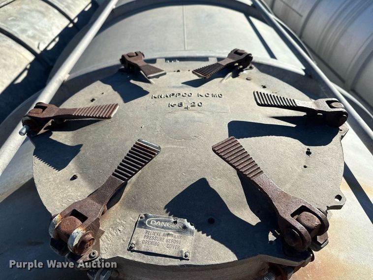 image for item DQ7396 1973 Arco  pneumatic dry bulk trailer