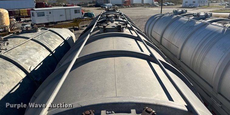 image for item DQ7396 1973 Arco  pneumatic dry bulk trailer