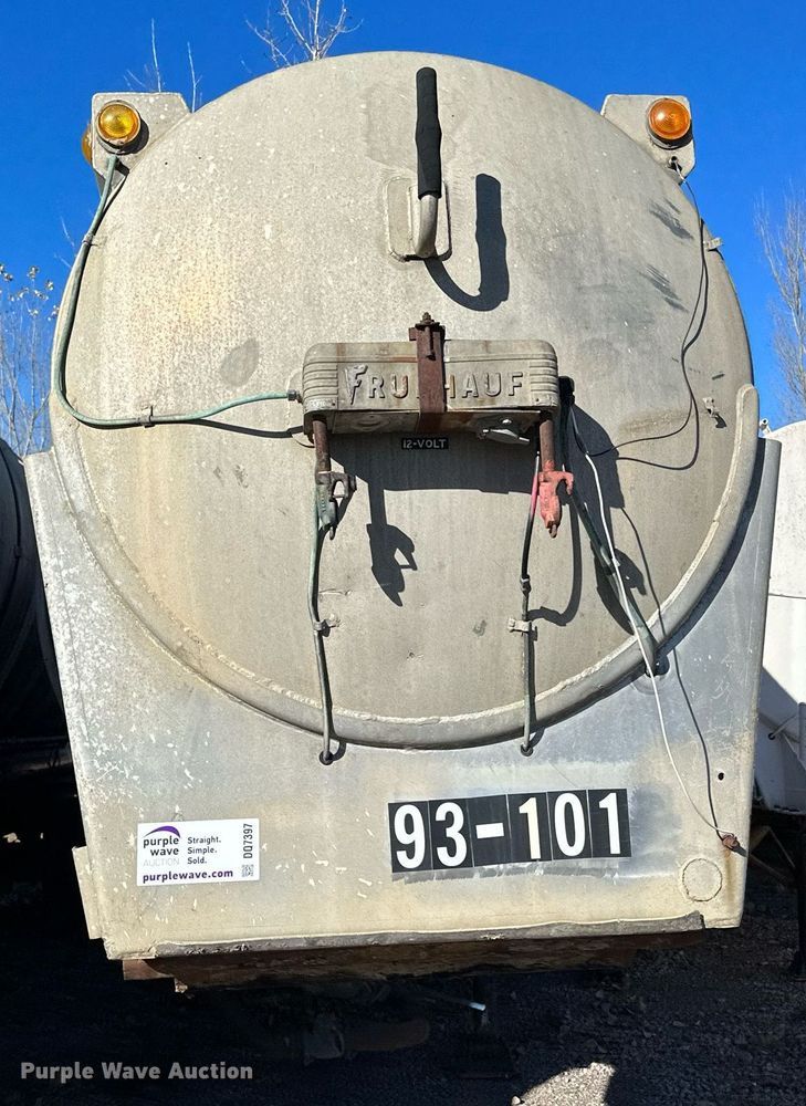 image for item DQ7397 1964 Fruehauf HAC X2  pneumatic dry bulk trailer