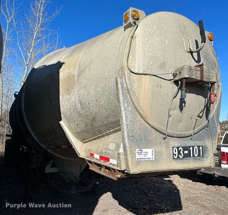 image for item DQ7397 1964 Fruehauf HAC X2  pneumatic dry bulk trailer