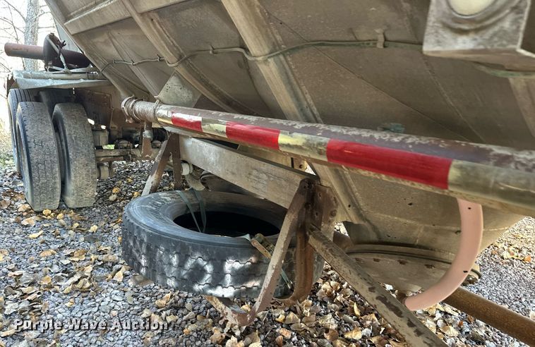 image for item DQ7397 1964 Fruehauf HAC X2  pneumatic dry bulk trailer