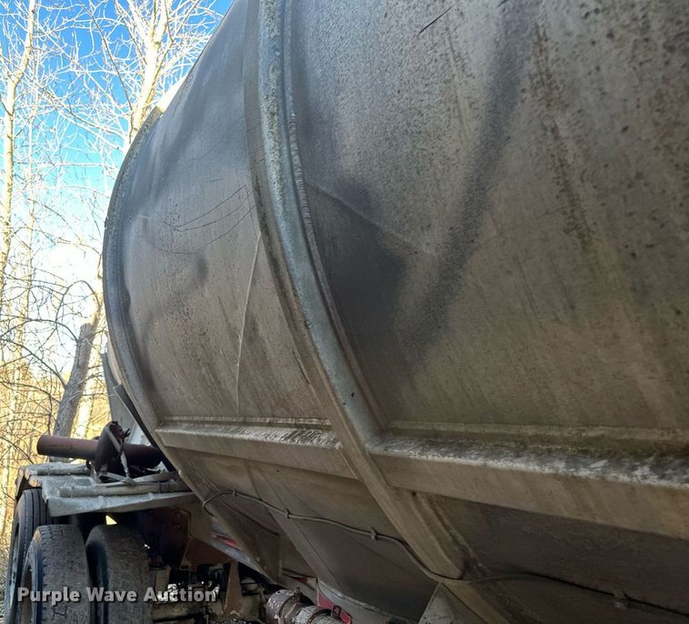 image for item DQ7397 1964 Fruehauf HAC X2  pneumatic dry bulk trailer