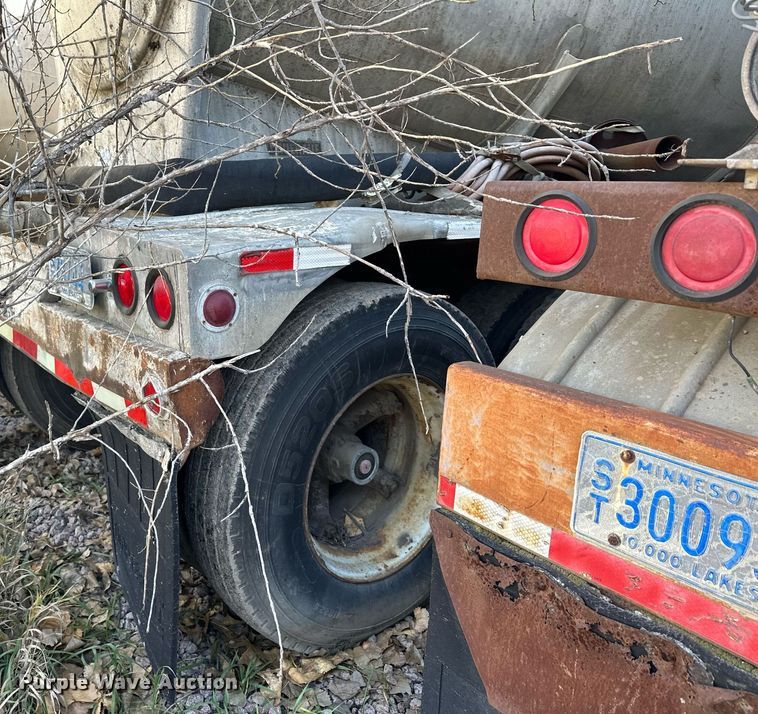 image for item DQ7397 1964 Fruehauf HAC X2  pneumatic dry bulk trailer