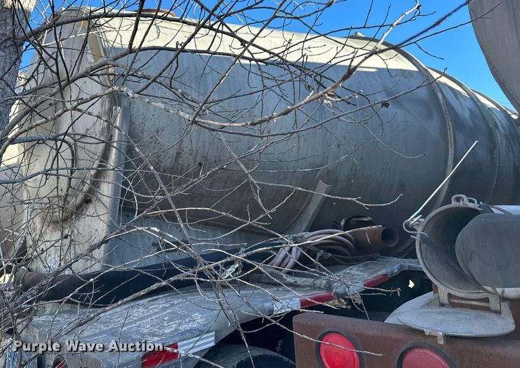 image for item DQ7397 1964 Fruehauf HAC X2  pneumatic dry bulk trailer