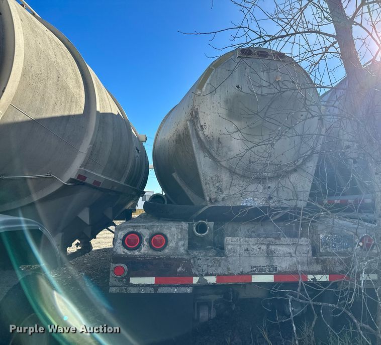 image for item DQ7397 1964 Fruehauf HAC X2  pneumatic dry bulk trailer