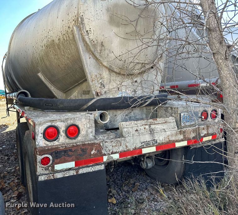 image for item DQ7397 1964 Fruehauf HAC X2  pneumatic dry bulk trailer