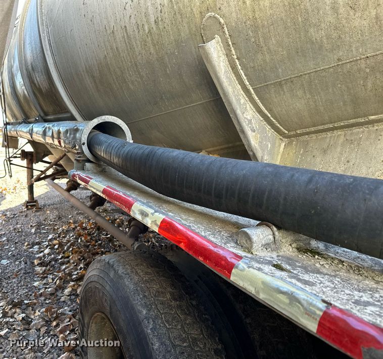 image for item DQ7397 1964 Fruehauf HAC X2  pneumatic dry bulk trailer