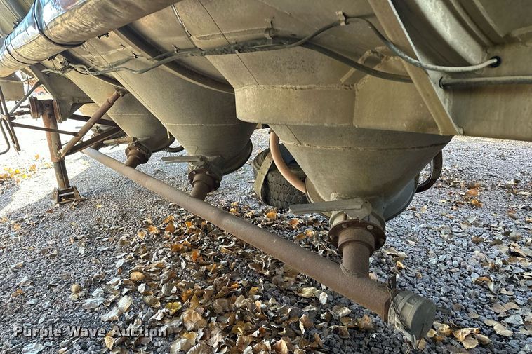 image for item DQ7397 1964 Fruehauf HAC X2  pneumatic dry bulk trailer